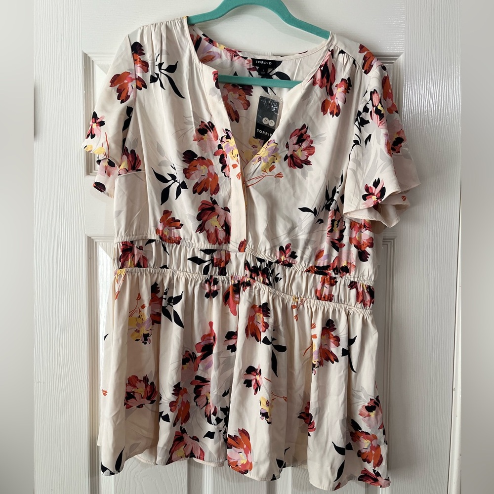 NWT - floral Torrid blouse - size 1- 14/16